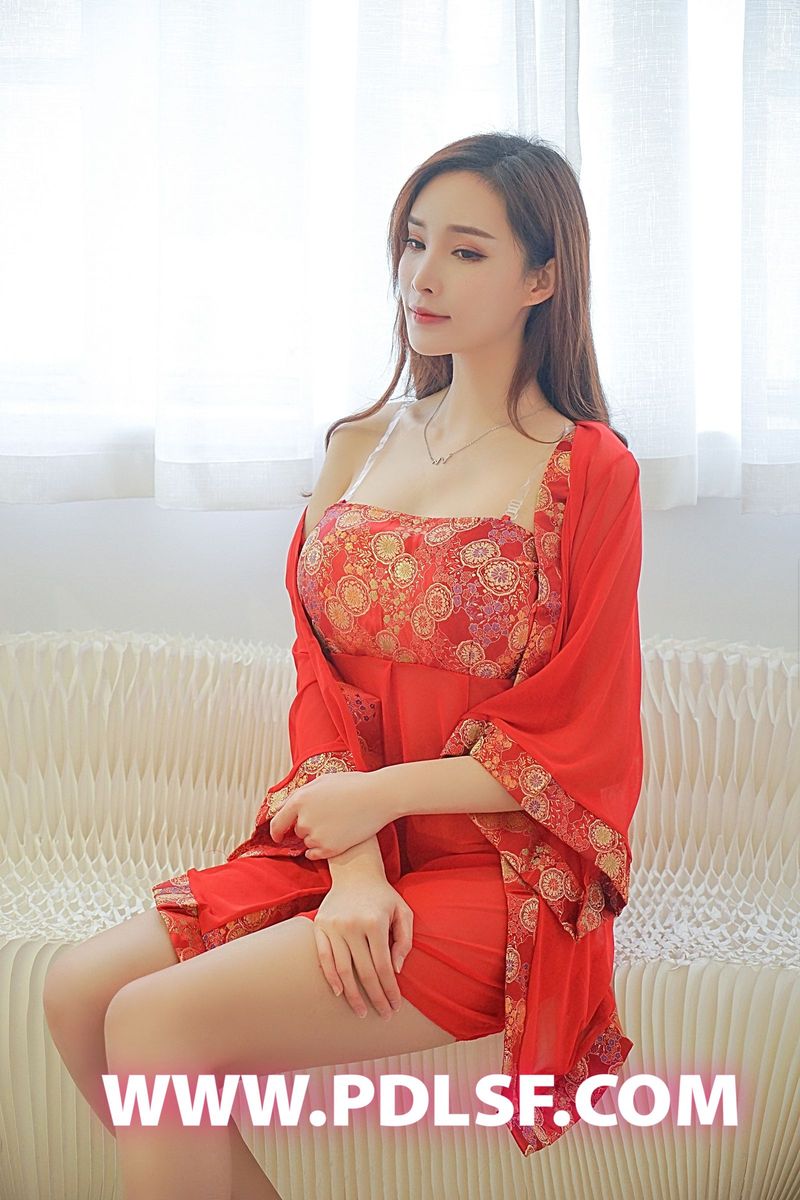 女神奶瓶土肥圆矮挫丑黑穷护士制服红色肚兜诱惑美图