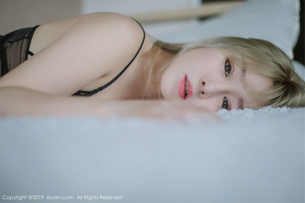 性感女神王雨纯黑色蕾丝情趣内衣呼之欲出唯美写真