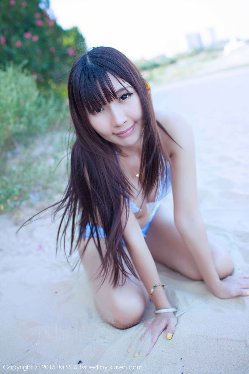 新人模特晓茜sunnya童颜巨乳沙滩比基尼性感写真