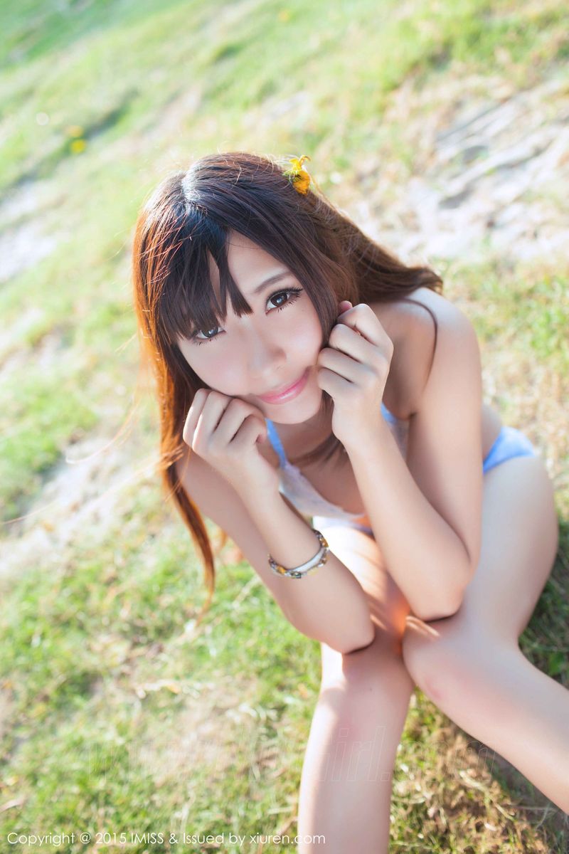 新人模特晓茜sunnya童颜巨乳沙滩比基尼性感写真
