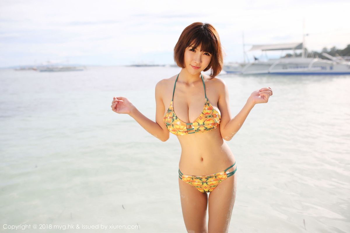 性感女神晓茜sunny乳此汹涌沙滩比基尼外拍