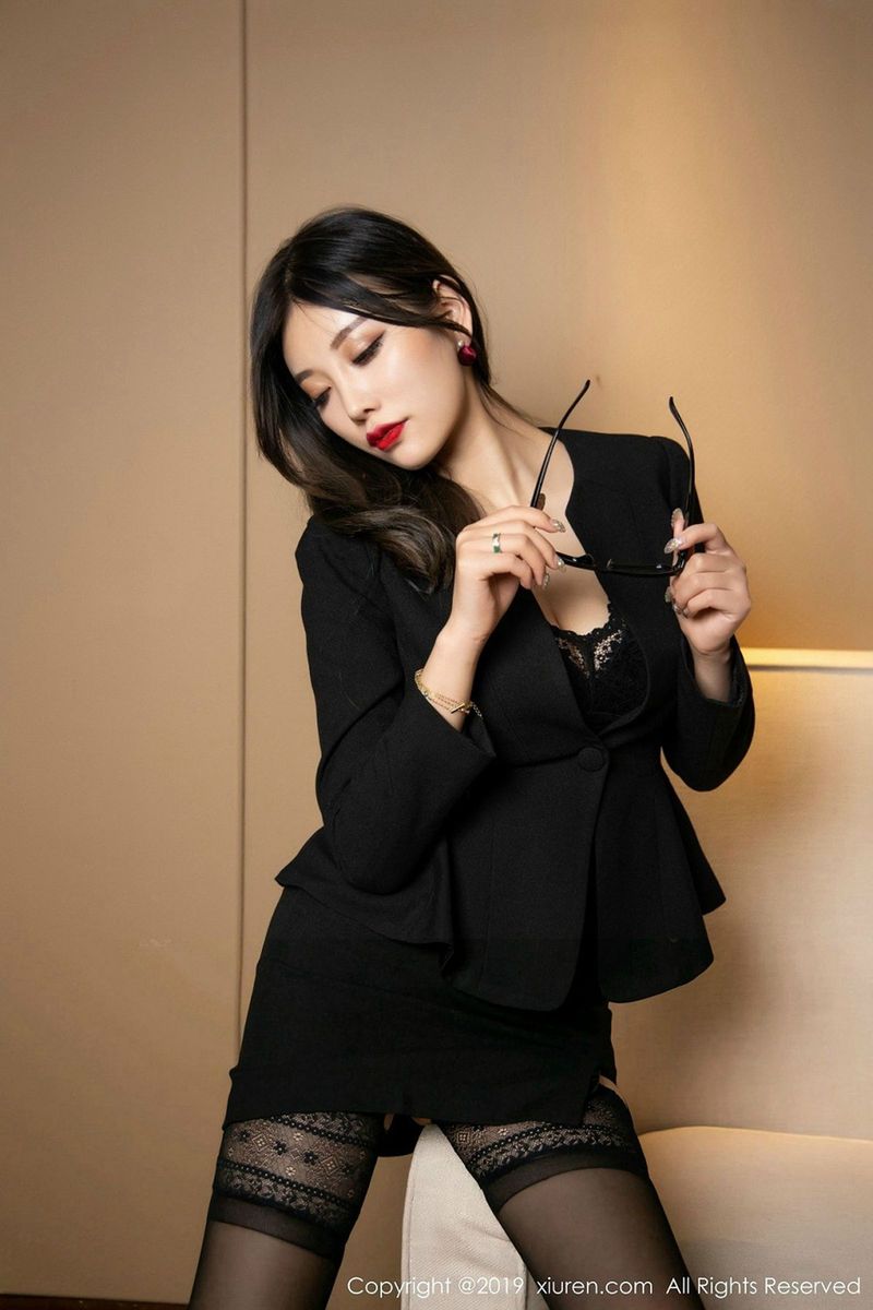 性感女神杨晨晨sugar职场OL女秘书装扮上部写真