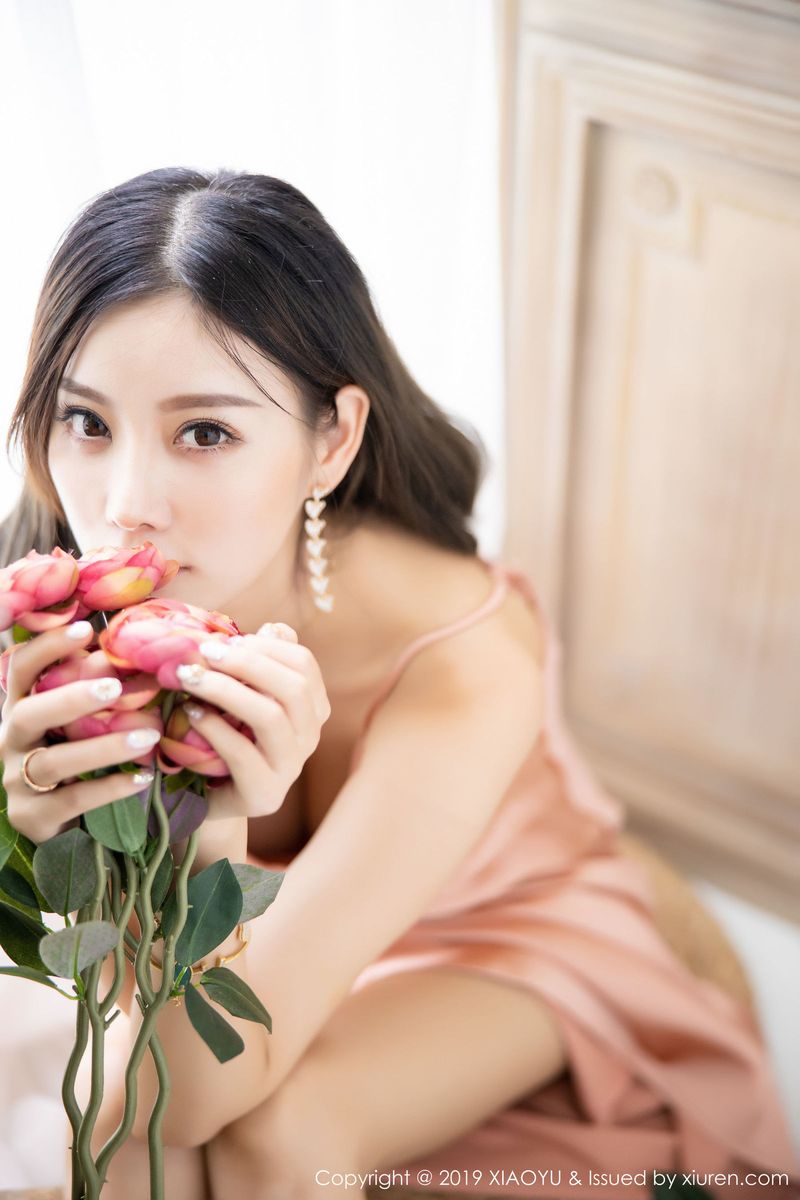 性感女神杨晨晨sugar香槟色睡衣&奶牛内衣系列写真