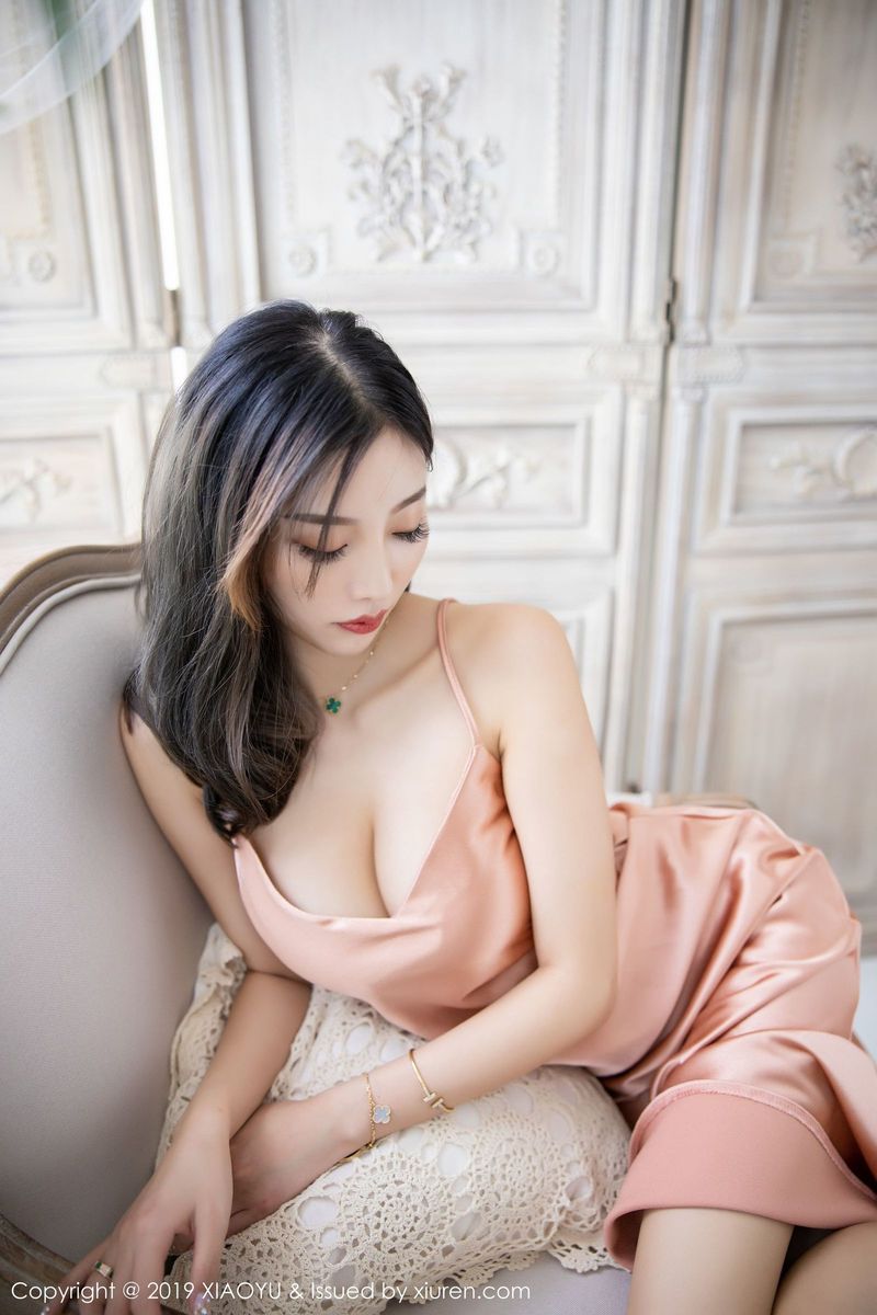 性感女神杨晨晨sugar香槟色睡衣&奶牛内衣系列写真