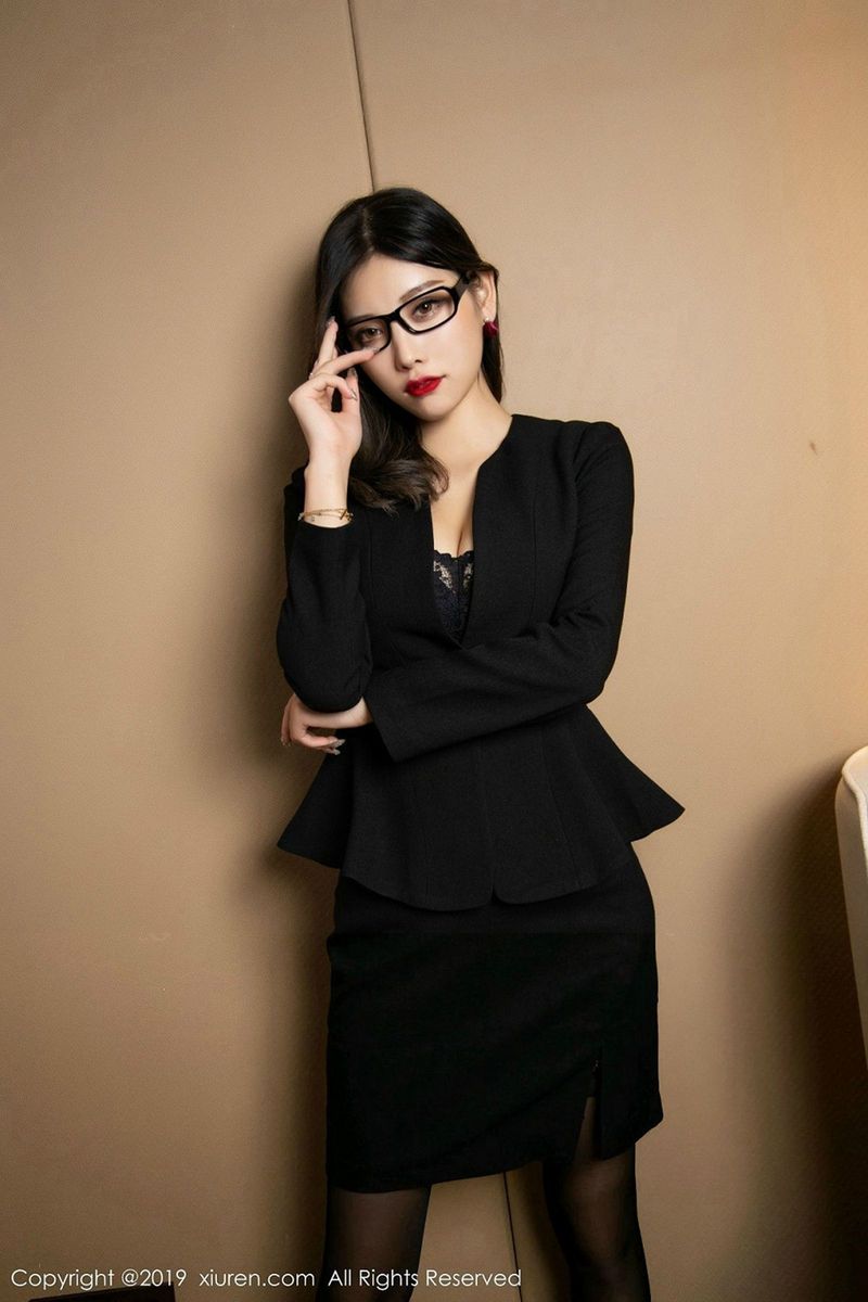 性感女神杨晨晨sugar职场OL女秘书装扮上部写真