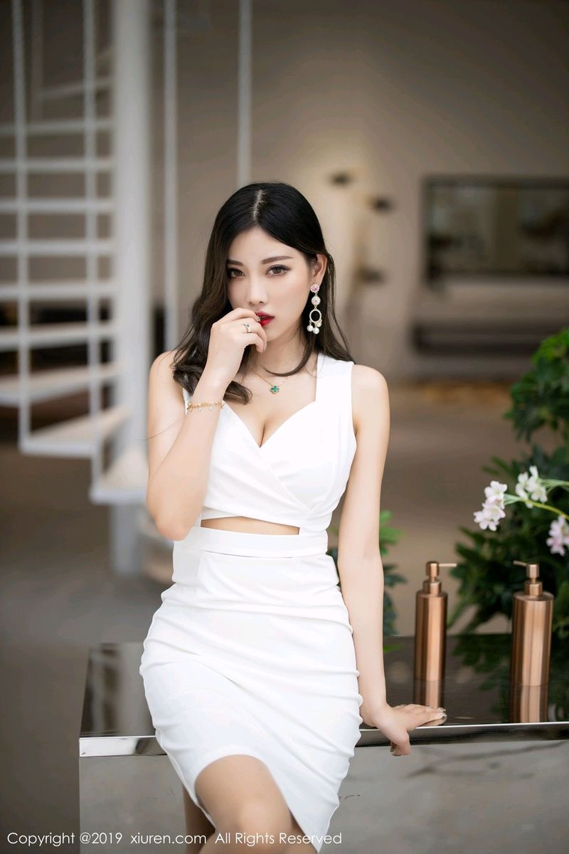 性感女神杨晨晨sugar职场OL修长美腿足量写真