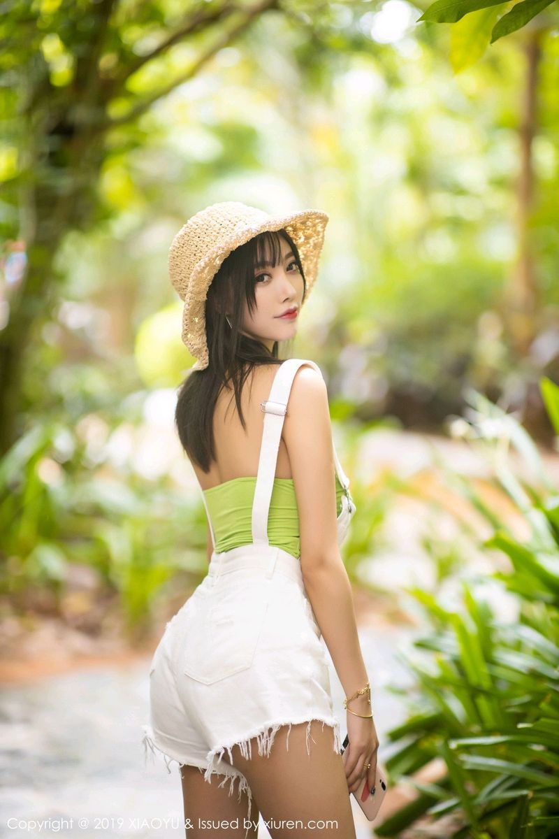 性感女神杨晨晨sugar黄色吊带长裙修长美腿心愿旅拍