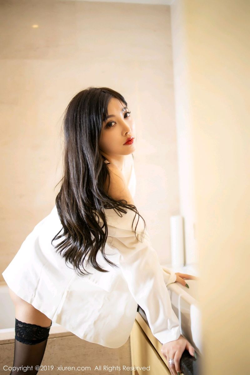 性感女神杨晨晨sugar狂野豹纹吊裙与魅惑黑丝销魂写真