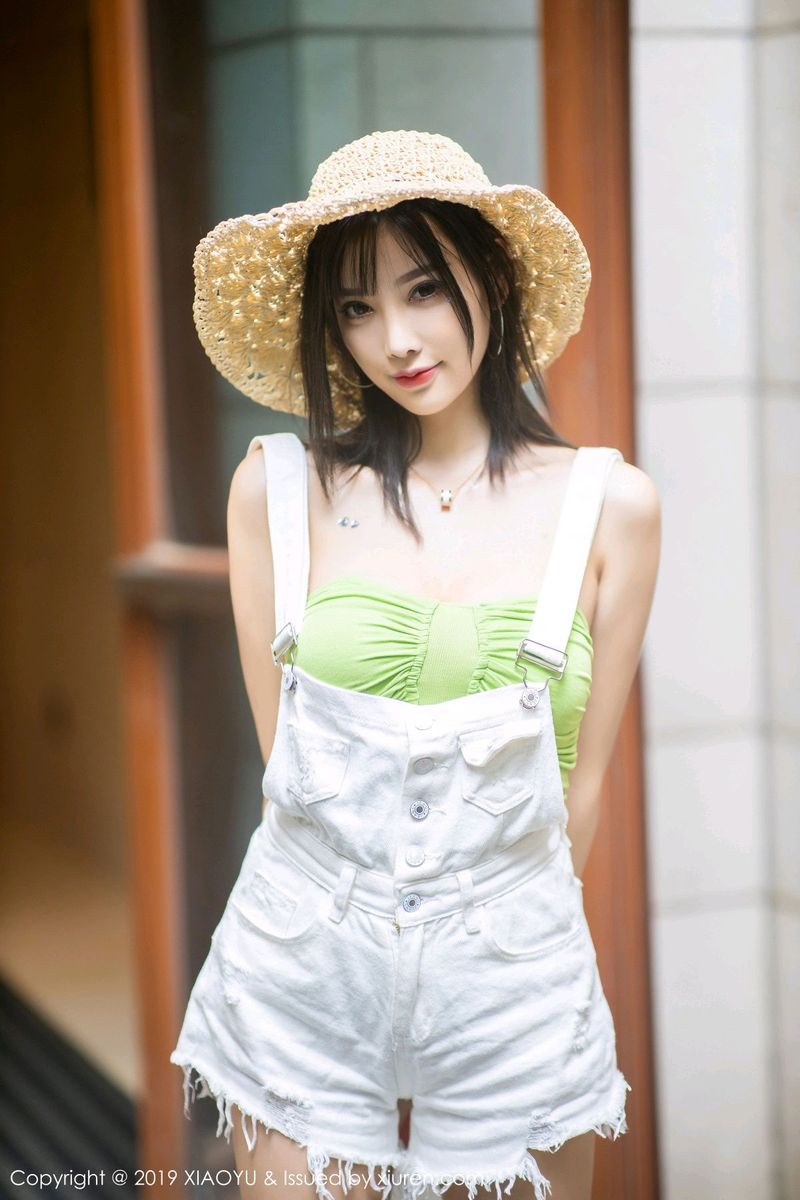 性感女神杨晨晨sugar黄色吊带长裙修长美腿心愿旅拍
