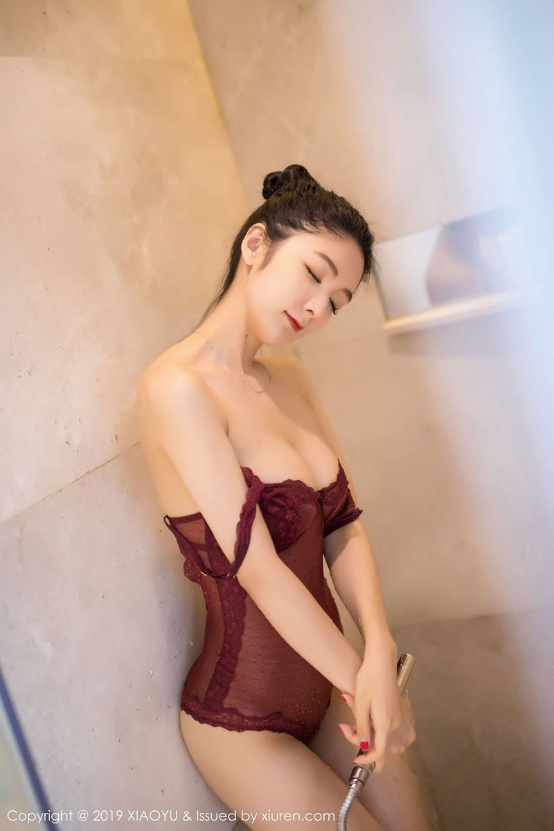 性感女神Angela喜欢猫蕾丝内衣浴室湿身诱惑写真