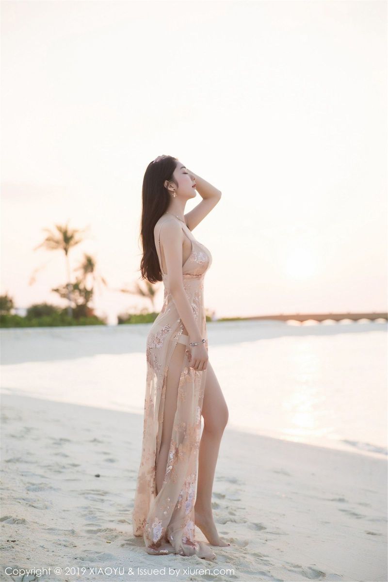 性感女神Angela喜欢猫泳池蕾丝内衣湿身诱惑动人写真
