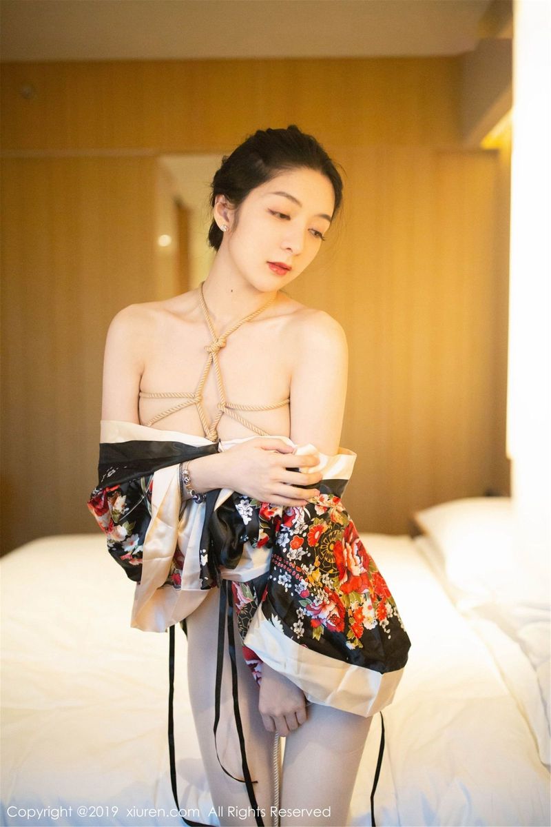 性感女神Angela喜欢猫修长美腿和服绳艺魅惑写真