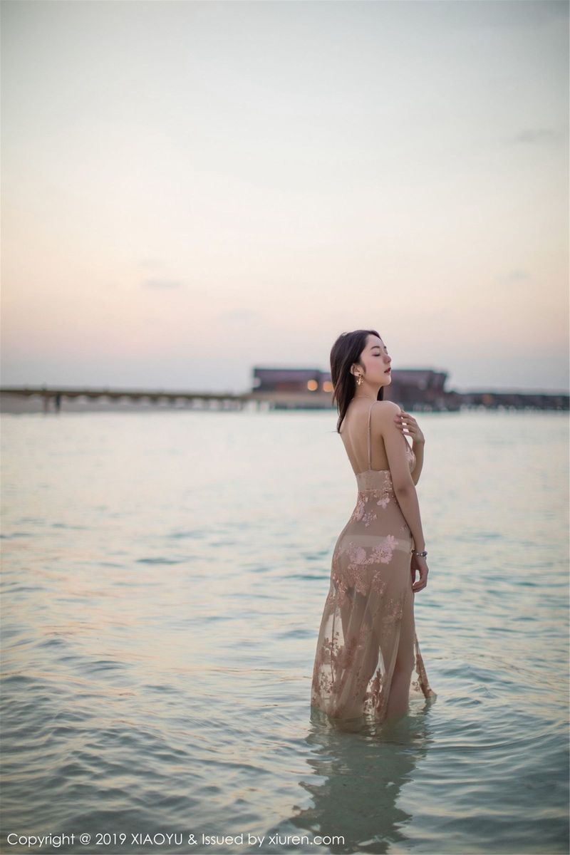 性感女神Angela喜欢猫泳池蕾丝内衣湿身诱惑动人写真