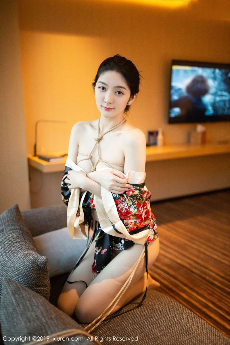 性感女神Angela喜欢猫修长美腿和服绳艺魅惑写真