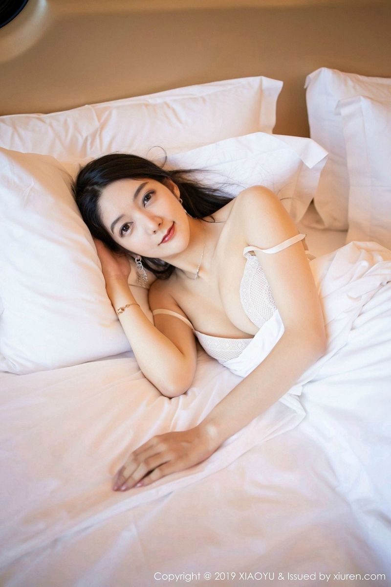 性感女神Angela喜欢猫丝袜美腿内衣诱惑娇媚写真