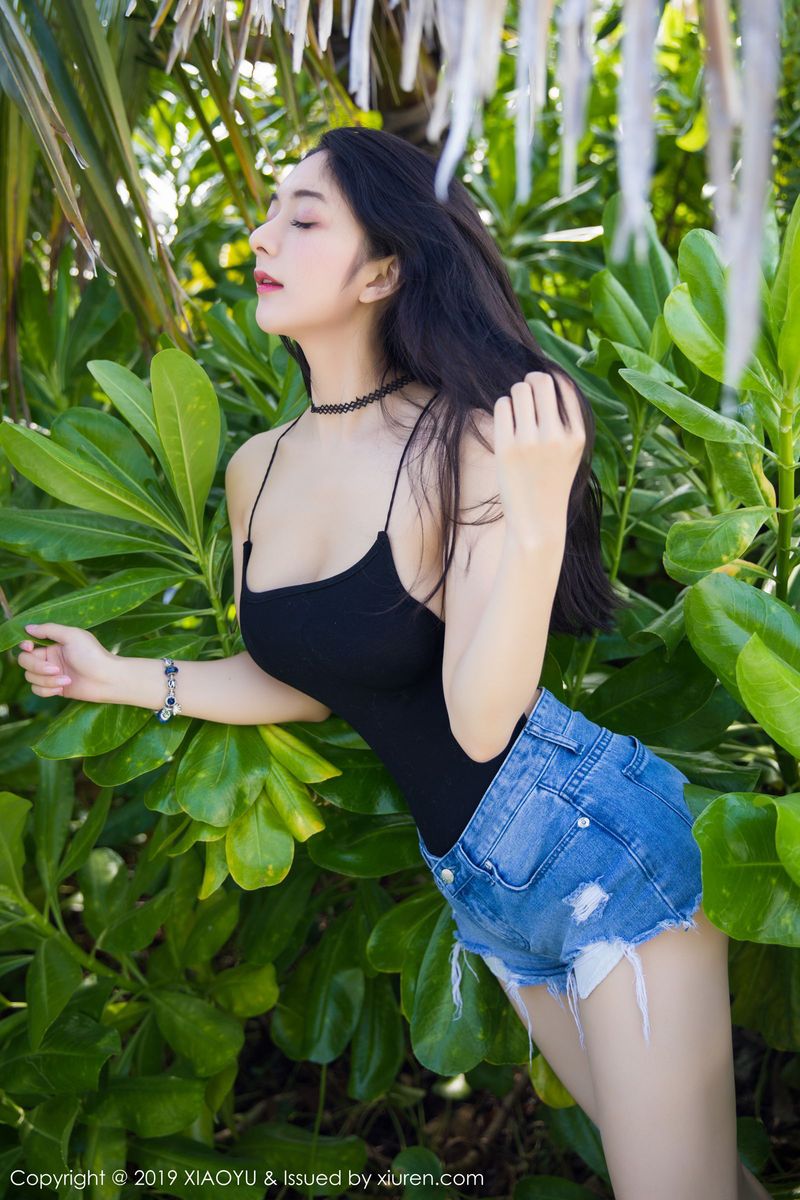 性感女神Angela喜欢猫蕾丝内衣与诱人吊裙马尔代夫旅拍