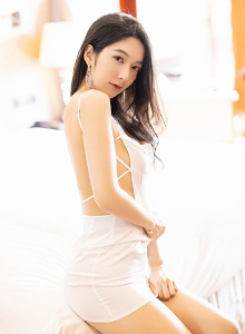 [XIAOYU语画界] 性感女神Angela小热巴芊芊美腿白色超短裙诱人写真 VOL.177