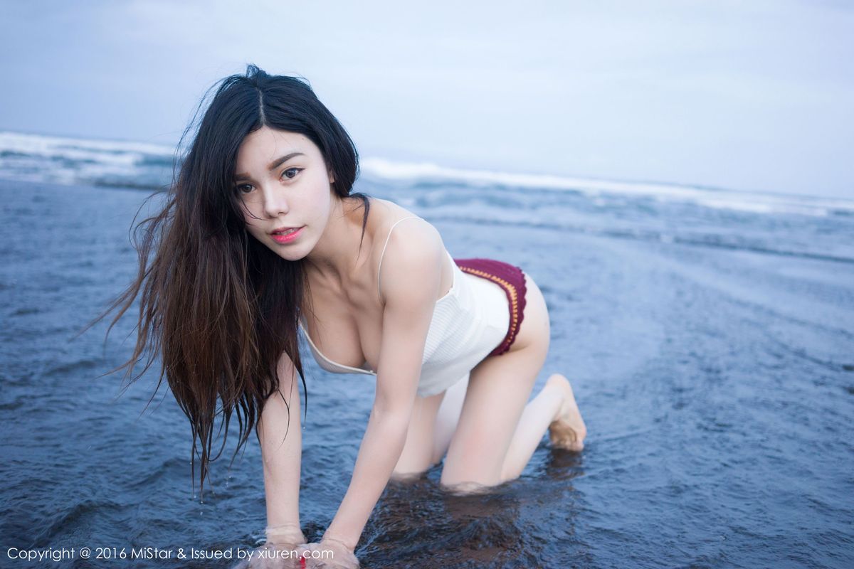 性感女神沈佳熹玲珑有致比基尼诱惑巴厘岛旅拍
