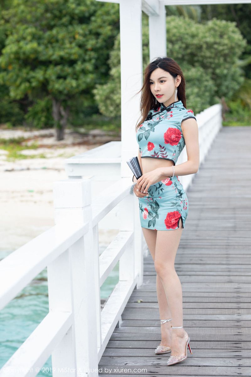 美女模特沈佳熹华丽古韵旗袍装扮仙本那旅拍
