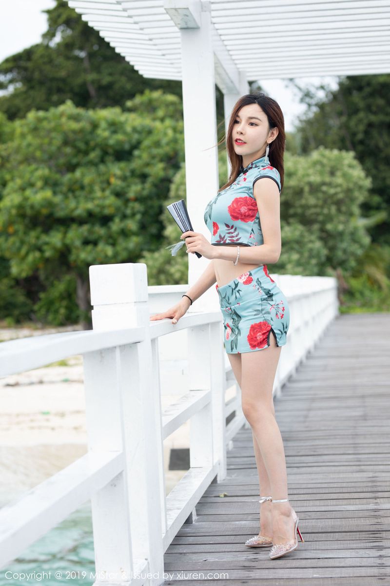 美女模特沈佳熹华丽古韵旗袍装扮仙本那旅拍
