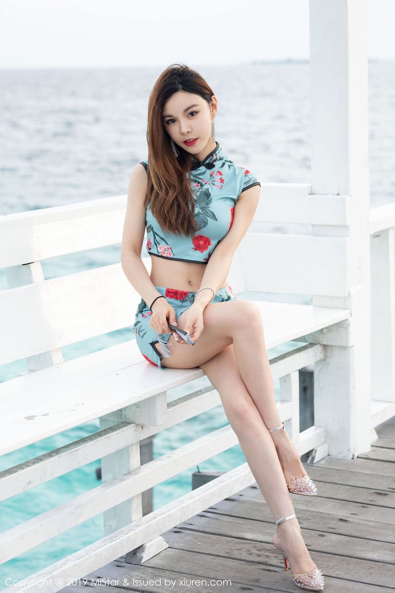 美女模特沈佳熹华丽古韵旗袍装扮仙本那旅拍