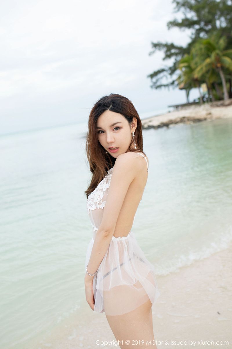 性感女神沈佳熹银滩下薄纱半遮半掩仙本那旅拍