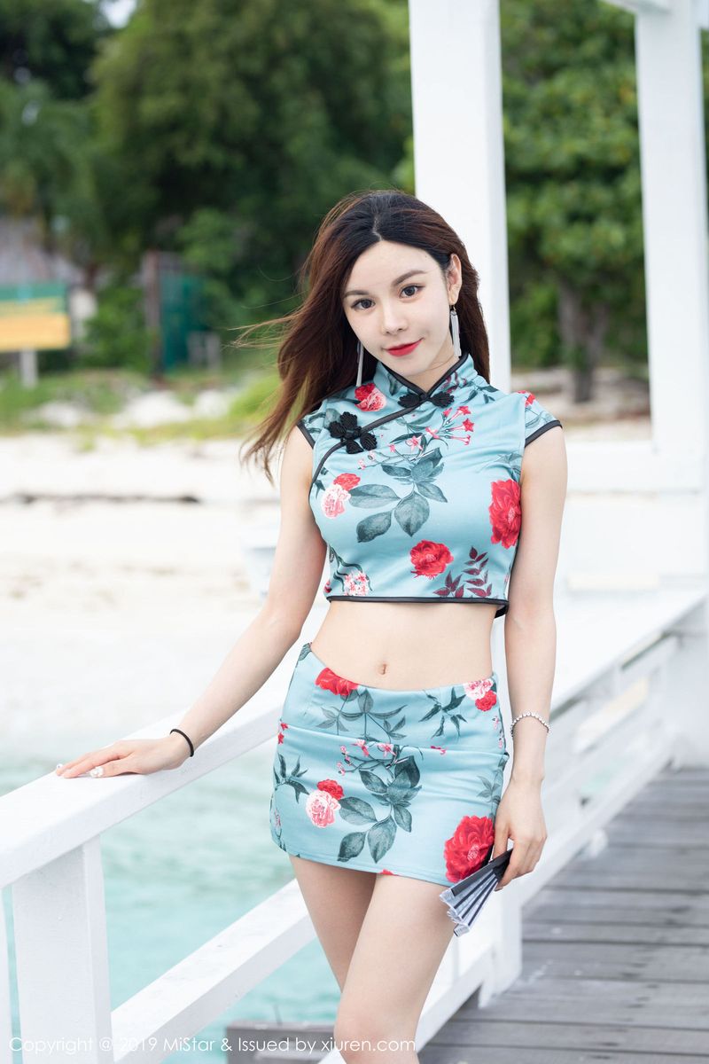 美女模特沈佳熹华丽古韵旗袍装扮仙本那旅拍