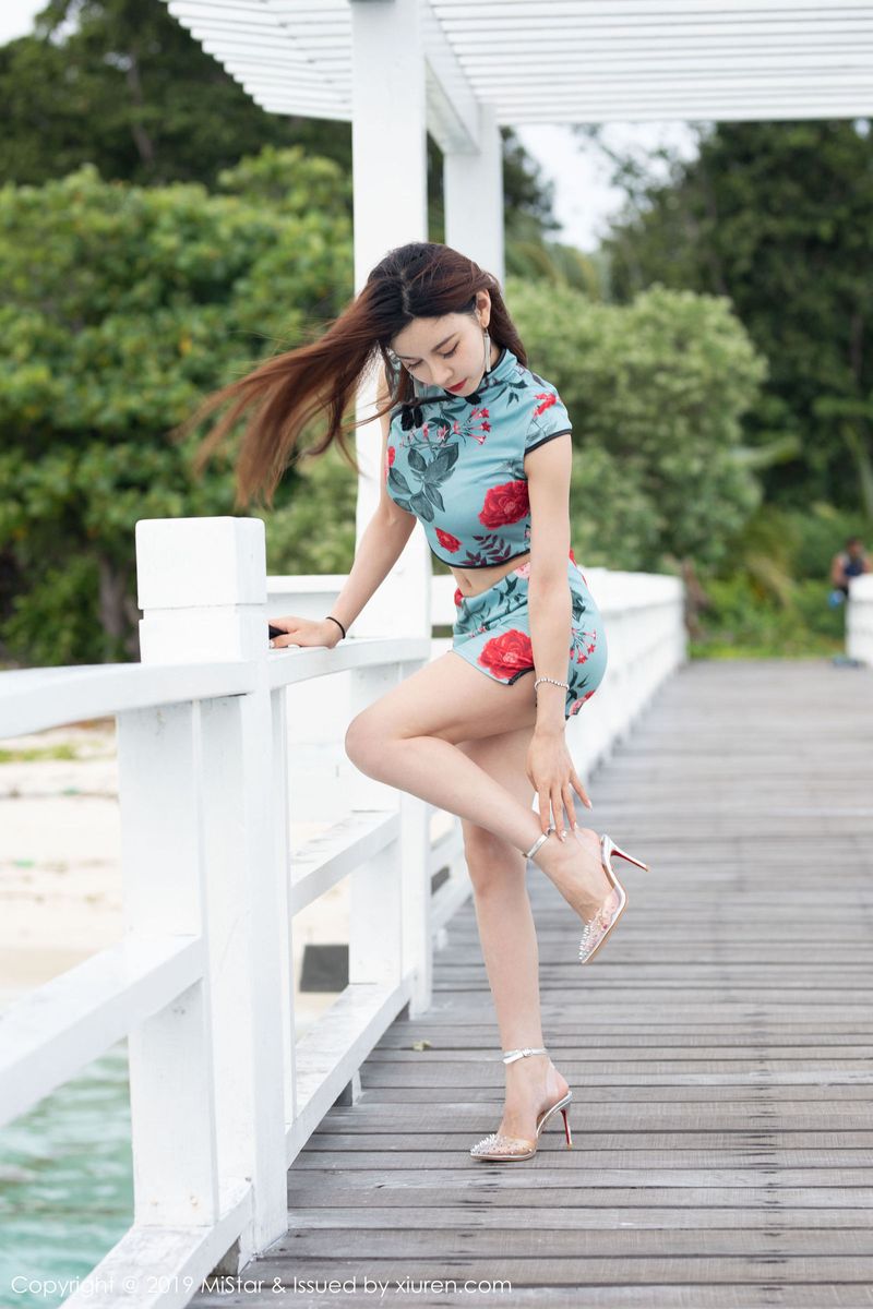 美女模特沈佳熹华丽古韵旗袍装扮仙本那旅拍
