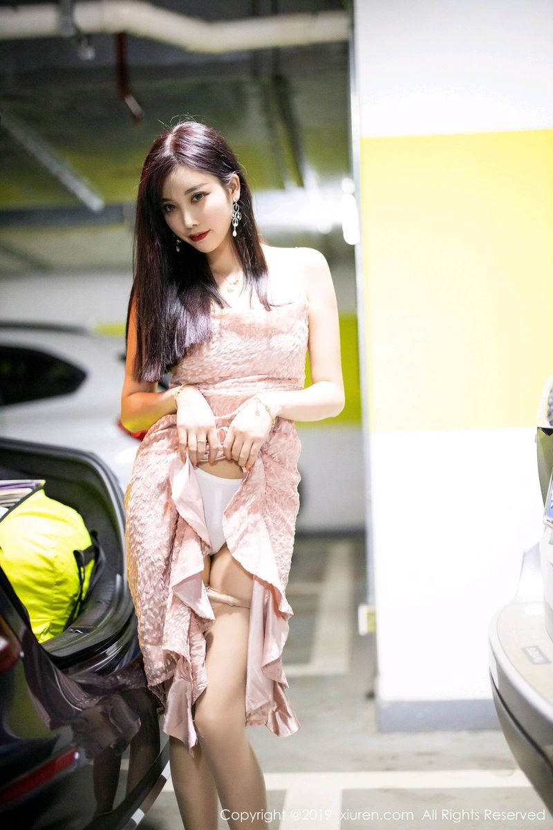 性感女神杨晨晨sugar典雅吊裙丝袜美腿内衣诱惑魅力写真