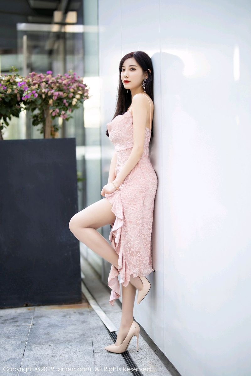 性感女神杨晨晨sugar典雅吊裙丝袜美腿内衣诱惑魅力写真