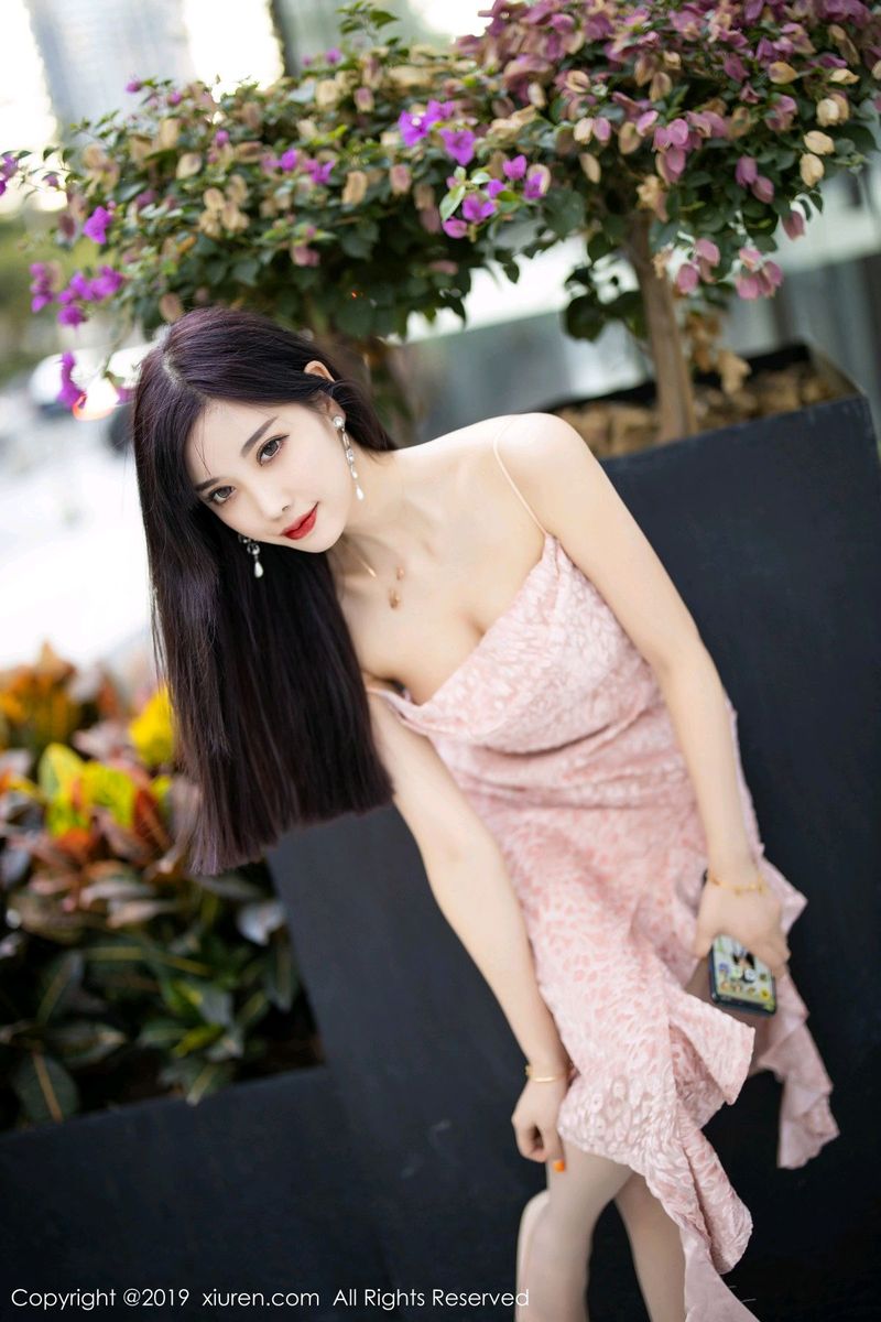 性感女神杨晨晨sugar典雅吊裙丝袜美腿内衣诱惑魅力写真