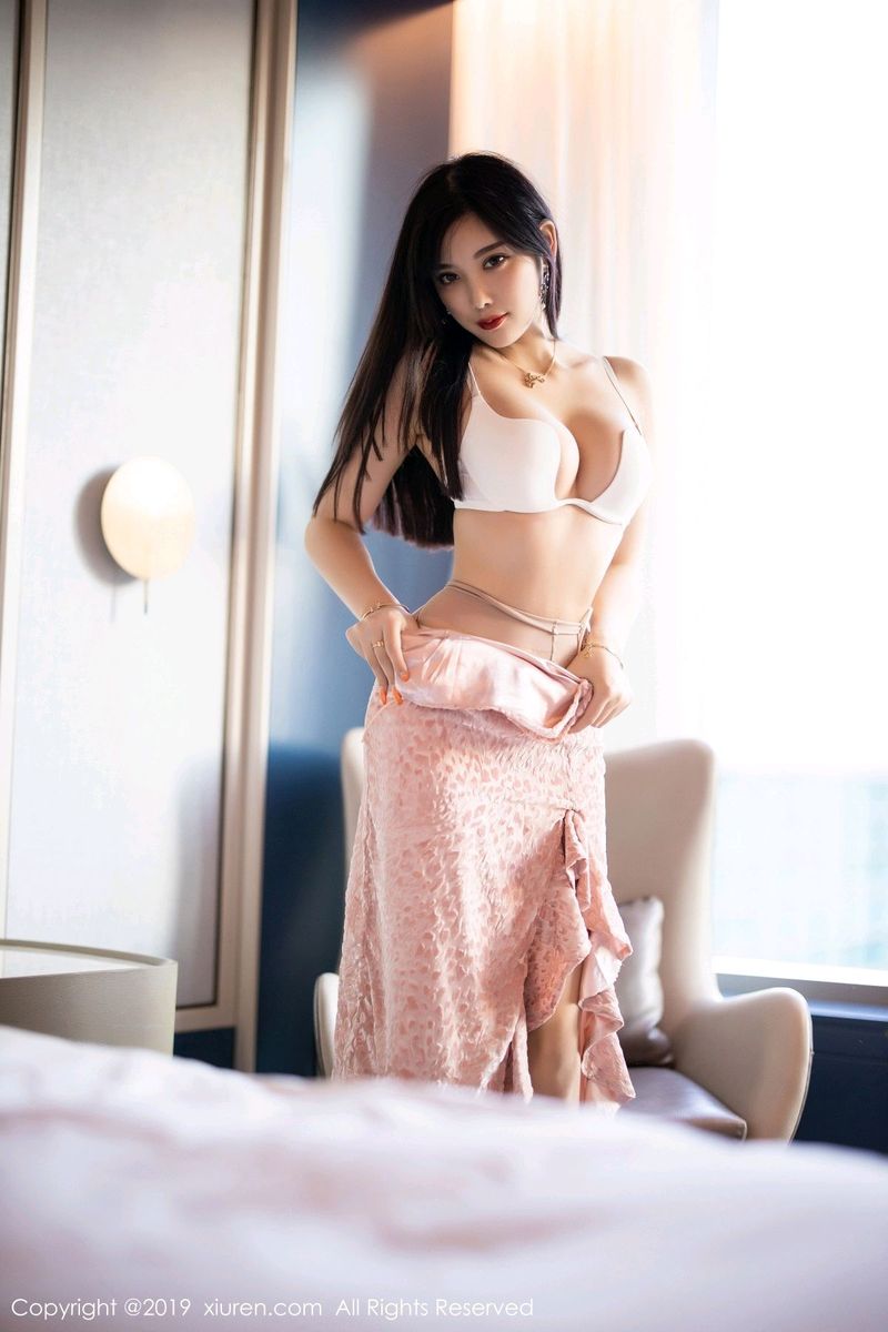 性感女神杨晨晨sugar典雅吊裙丝袜美腿内衣诱惑魅力写真