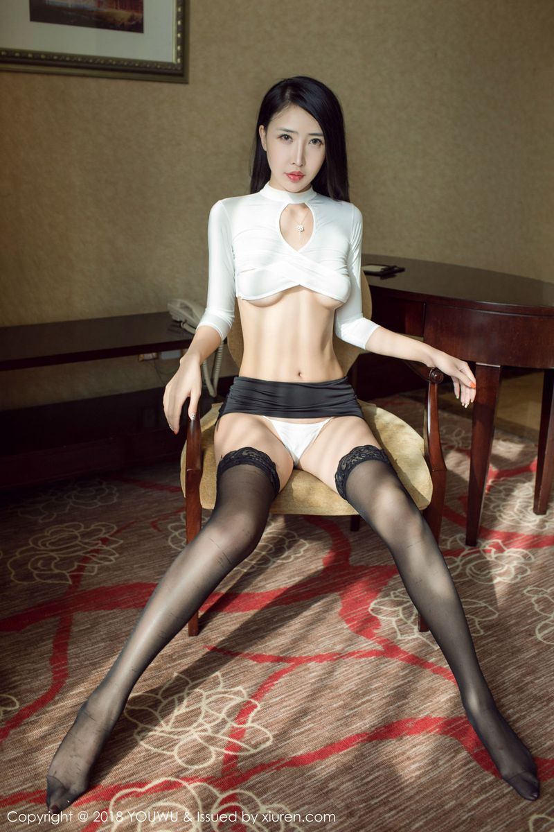 美女模特俞公主黑丝美腿丁字裤情趣内衣性感写真