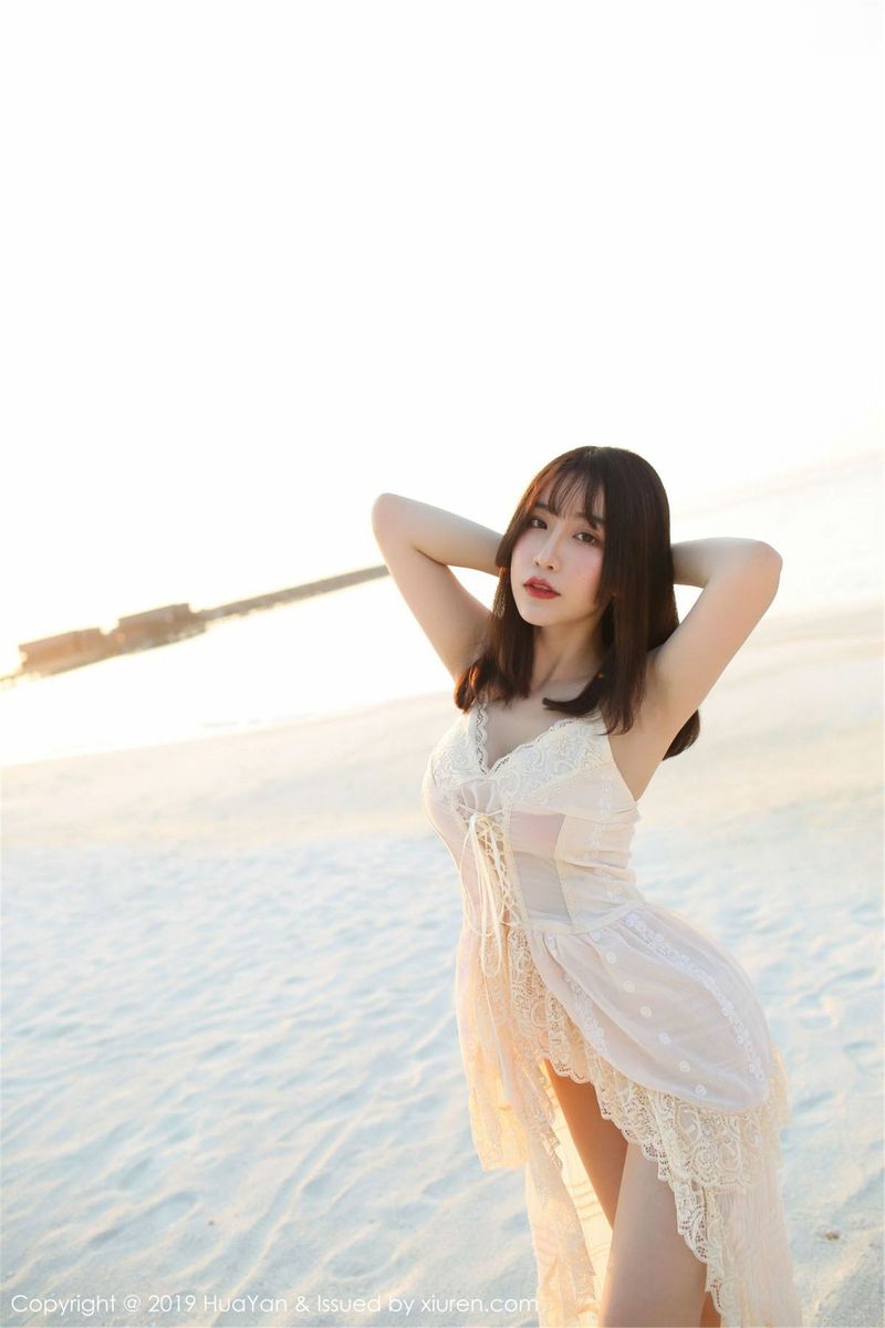 性感女神绯月樱-Cherry童颜巨乳&超短裙套装马代旅拍
