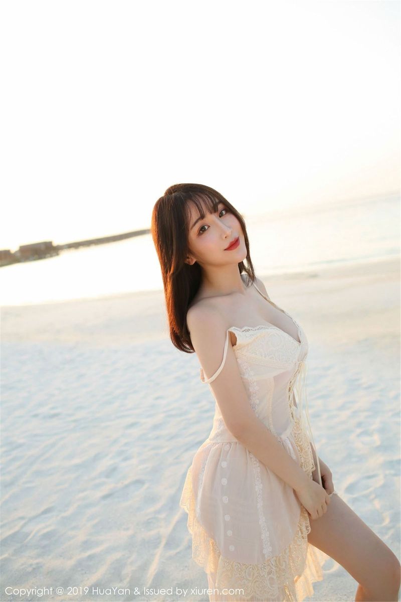 性感女神绯月樱-Cherry童颜巨乳&超短裙套装马代旅拍