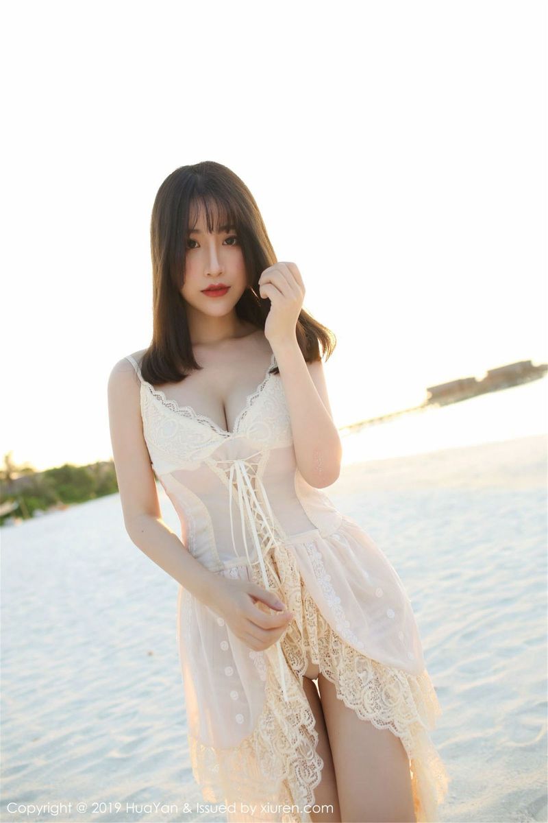 性感女神绯月樱-Cherry童颜巨乳&超短裙套装马代旅拍