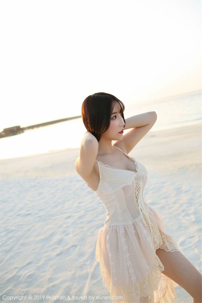 性感女神绯月樱-Cherry童颜巨乳&超短裙套装马代旅拍