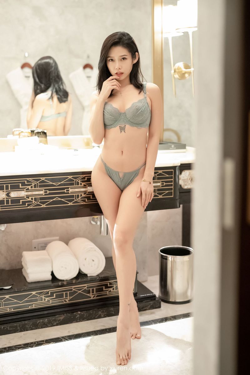 性感女神luvian本能丝袜美腿内衣诱惑最新写真