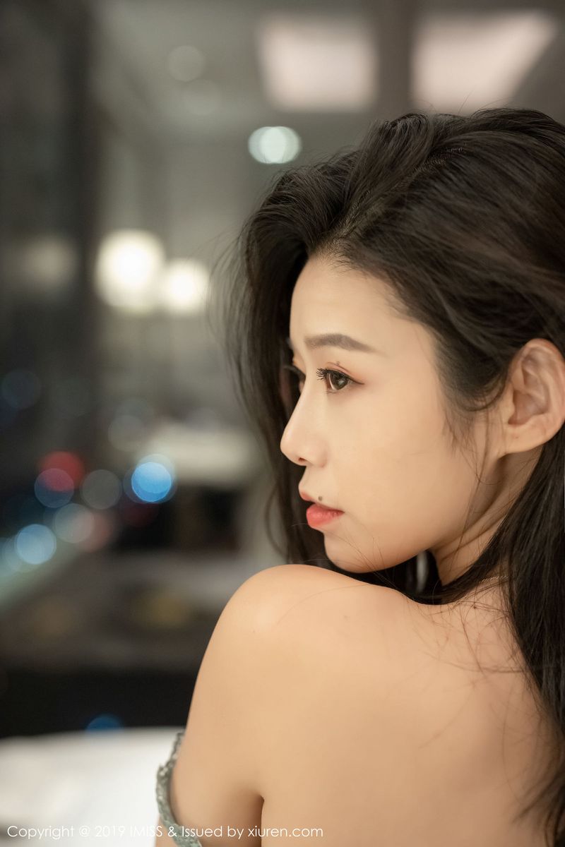 性感女神luvian本能丝袜美腿内衣诱惑最新写真