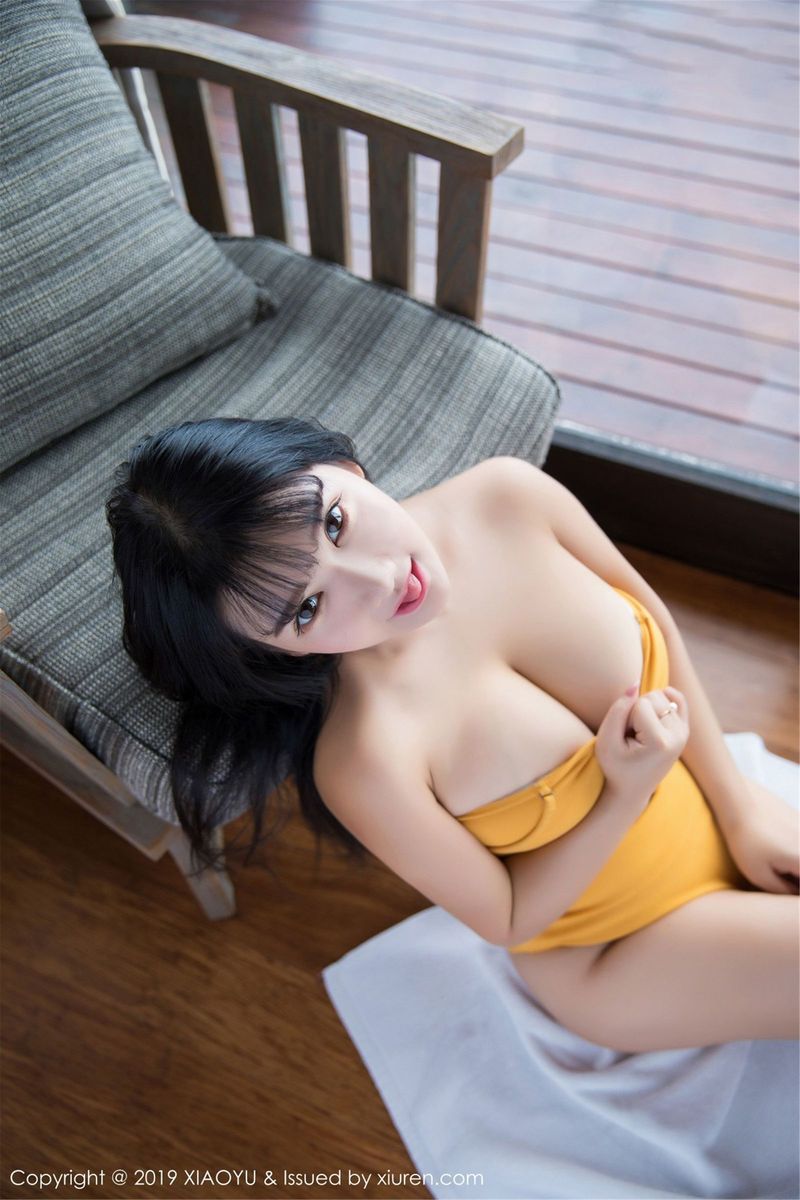 美女模特小尤奈娇小身材童颜巨乳马尔代夫旅拍