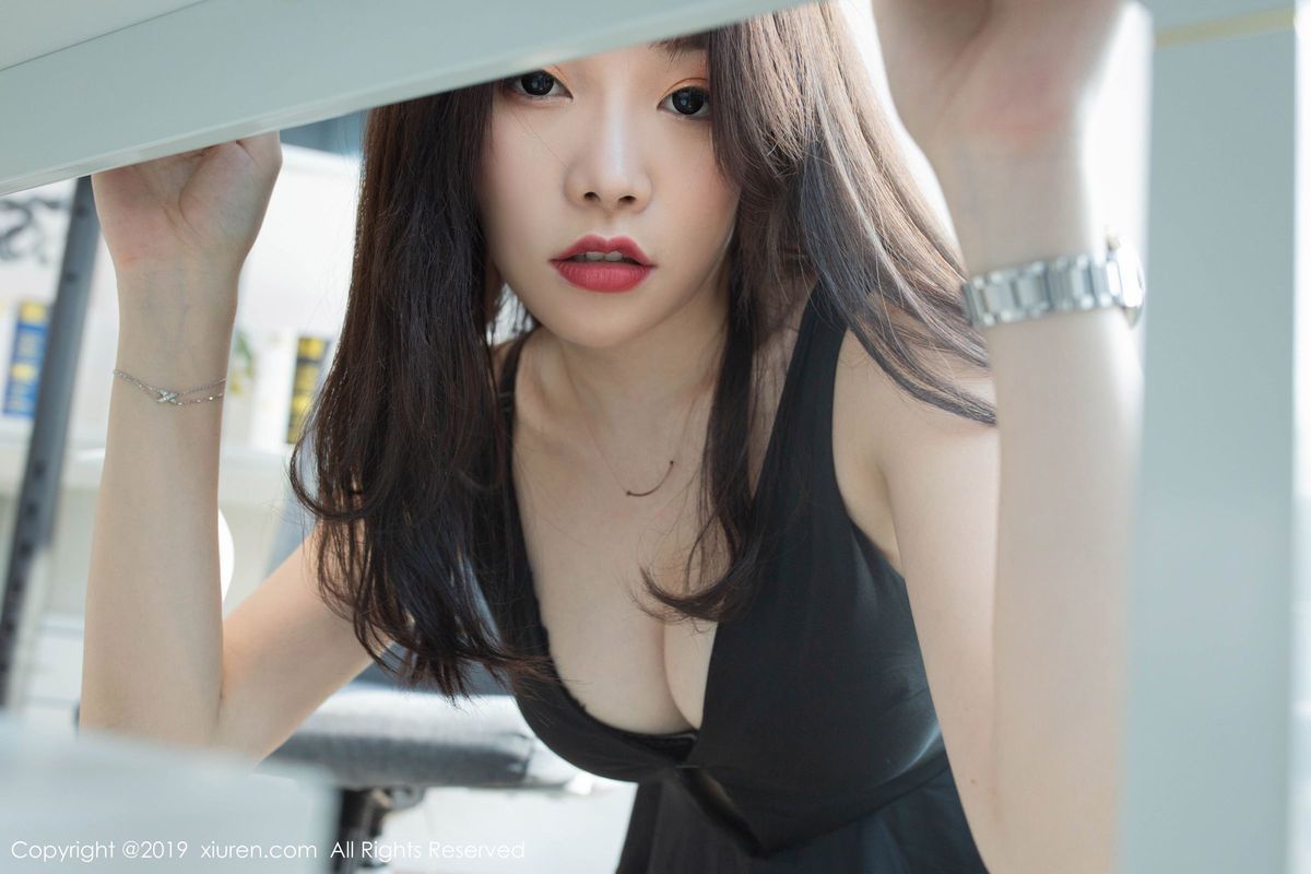 性感女神芝芝Booty办公室职场OL装扮主题动人写真