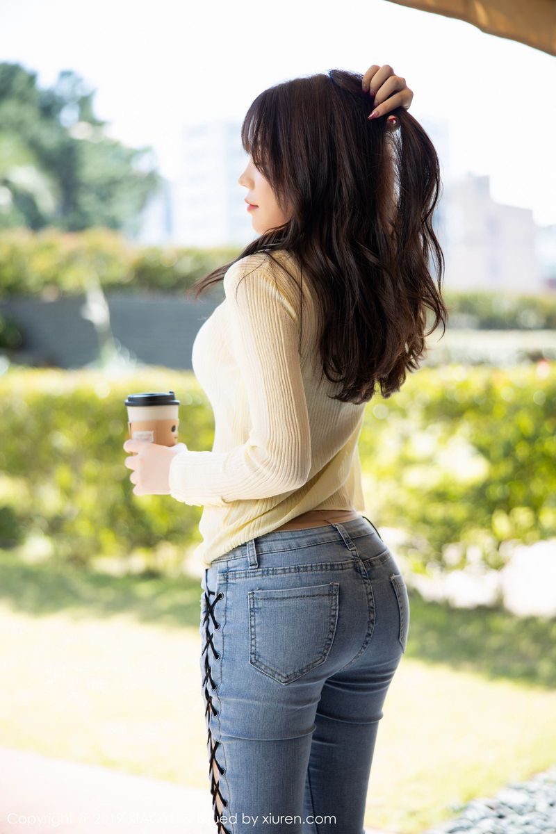 性感女神芝芝Booty牛仔长裤内衣诱惑济州岛旅拍