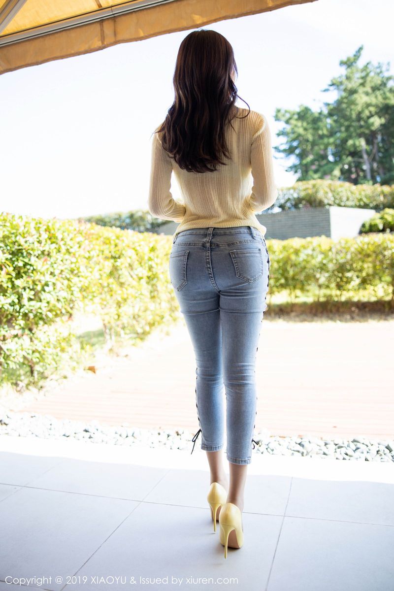 性感女神芝芝Booty牛仔长裤内衣诱惑济州岛旅拍