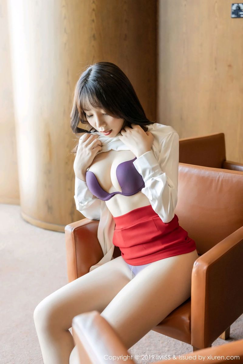 性感女神芝芝Booty女秘书职场OL制服诱惑系列写真