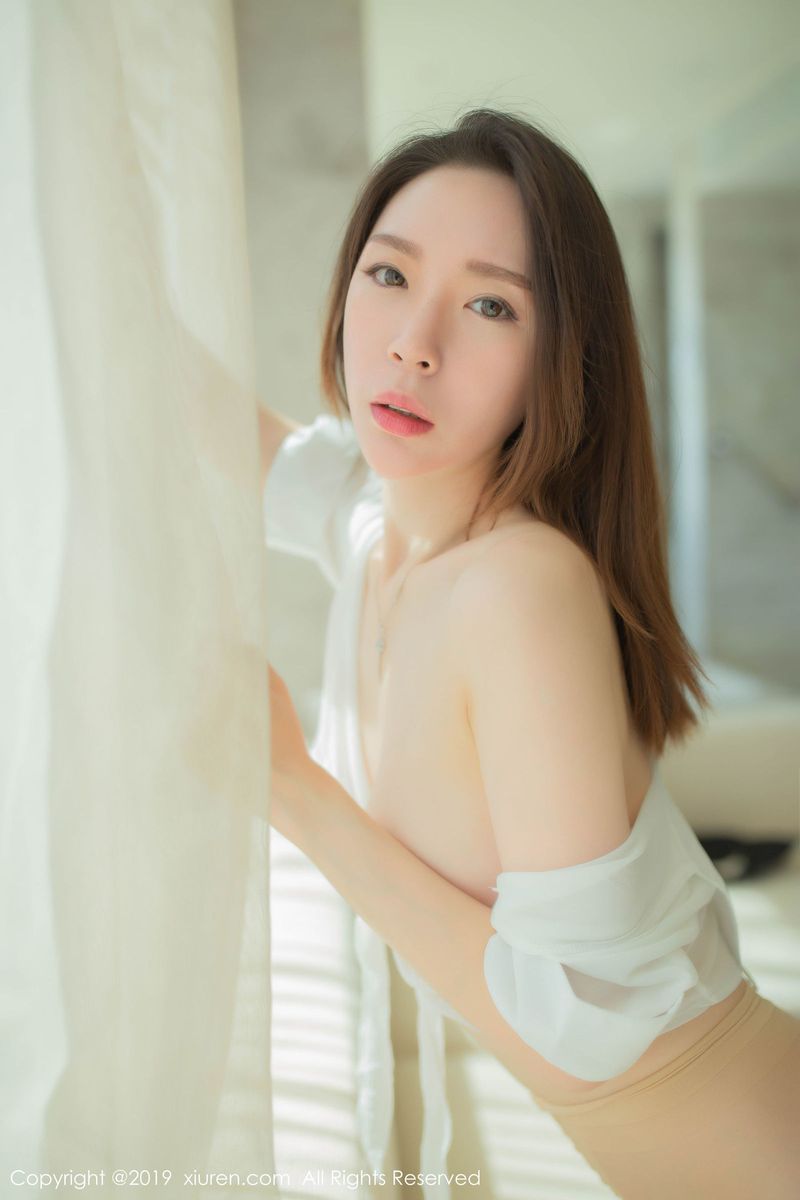 美女模特梦心玥女秘书白衬衫职场OL制服诱惑写真
