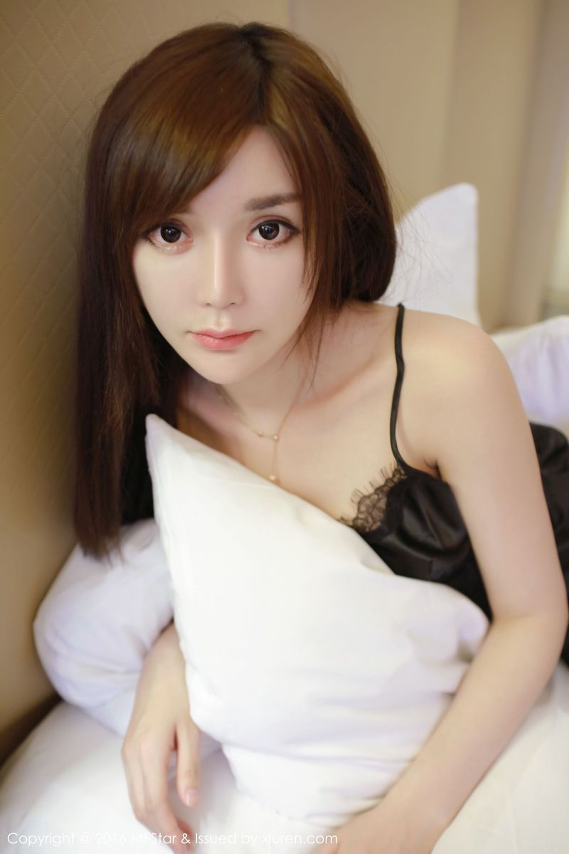 美女模特韩子萱mm睡衣私房系列首套大尺度写真