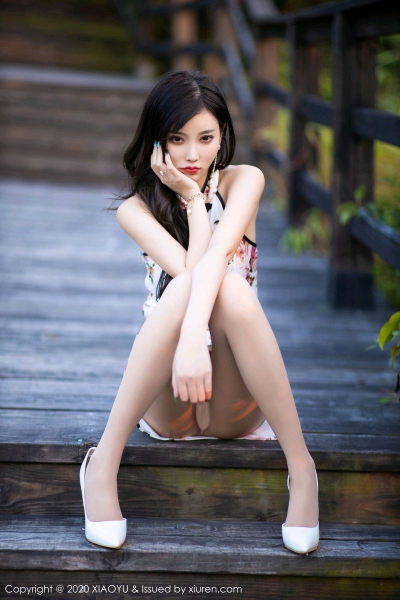 性感女神杨晨晨sugar古典旗袍&丝袜美腿室外写真