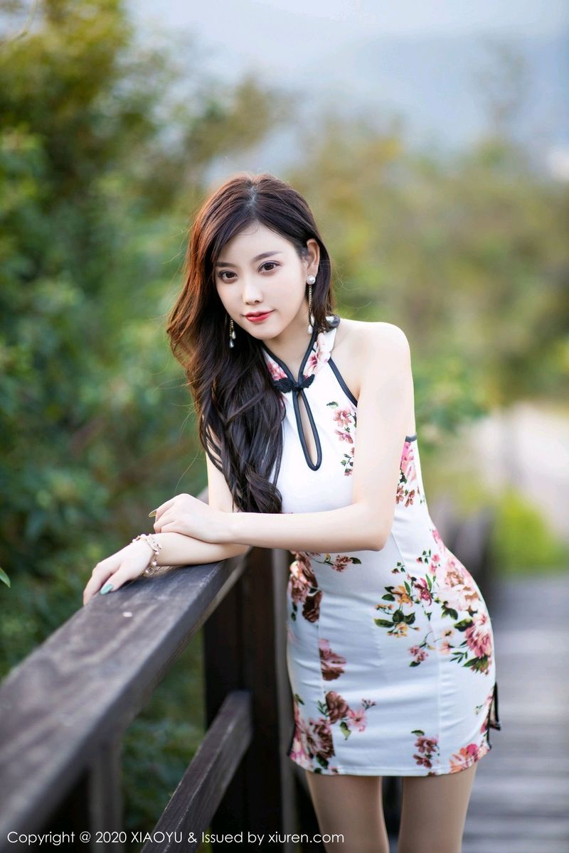 性感女神杨晨晨sugar古典旗袍&丝袜美腿室外写真