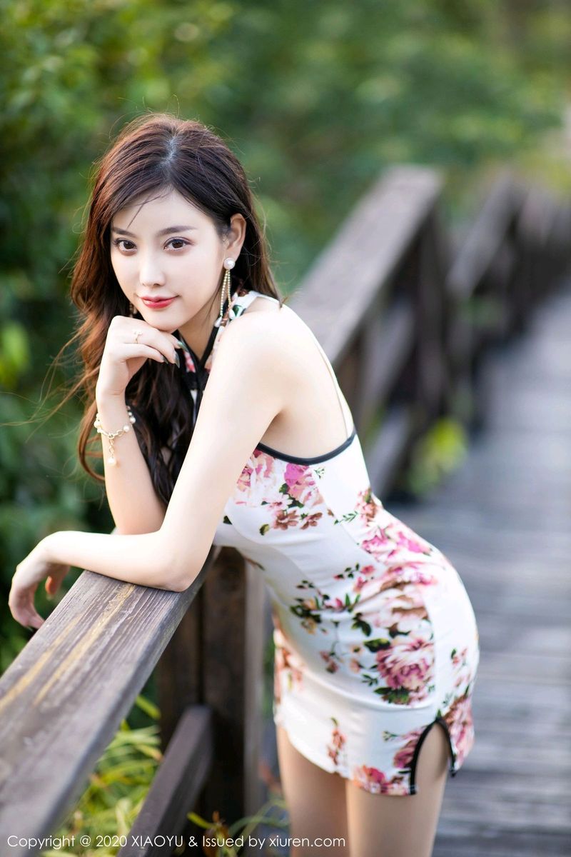 性感女神杨晨晨sugar古典旗袍&丝袜美腿室外写真