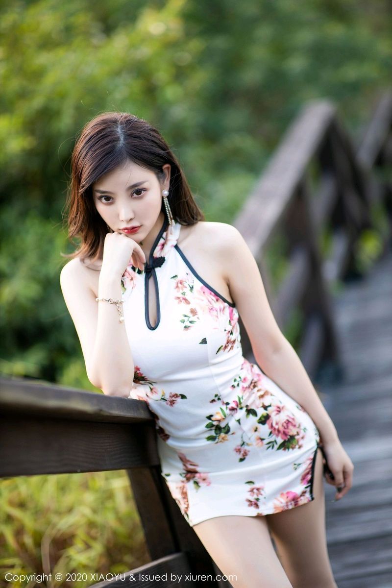 性感女神杨晨晨sugar古典旗袍&丝袜美腿室外写真